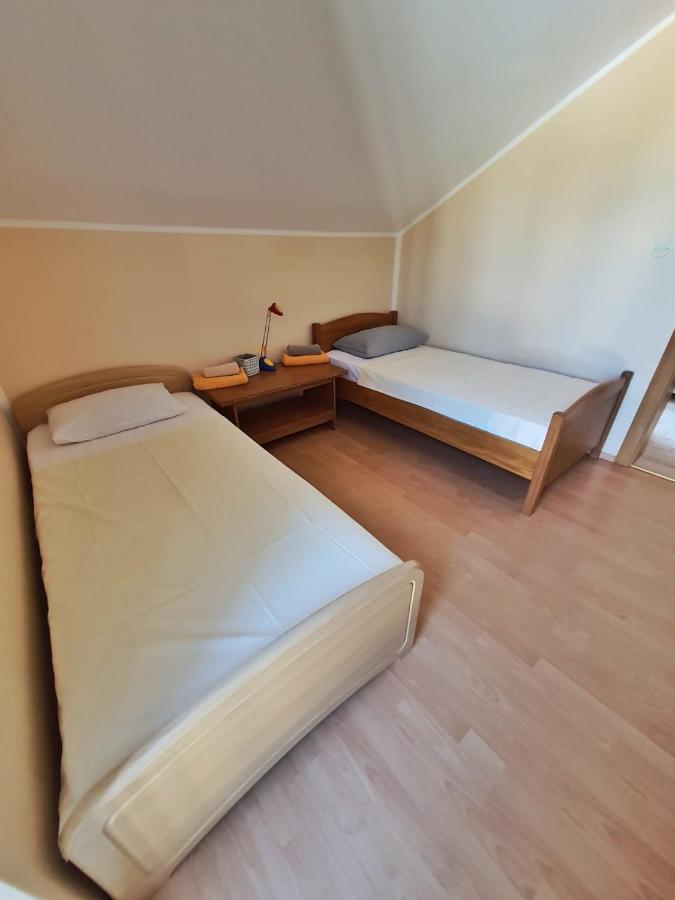 Apartmani Latin Jezera Exterior foto